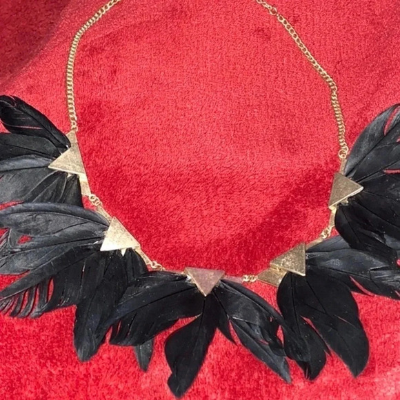 Luxury Gold tone Black Feathers Statement Necklace - Picture 9 of 9